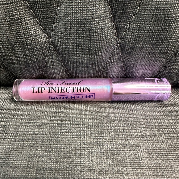 Too Faced Lip Injection Maximum Plump - Blueberry Buzz - Picture 9 of 10